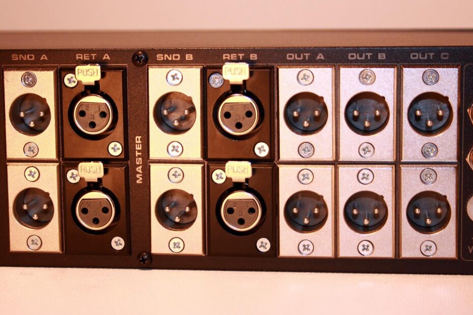 2U-Rack 16x6 Neumann 8 Ch Insert 4-Bus Analog Summing Mixer