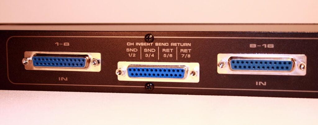 16-ch 2-BUS Summing Mixer - 4 x Master Insert