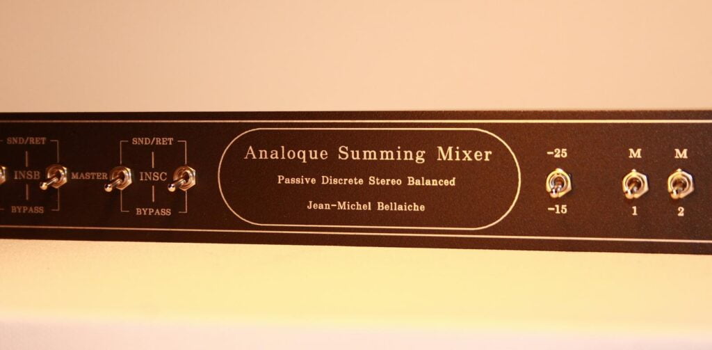 24 Input Summing Mixer 3 x Stereo Insert 8 x Mono Switch