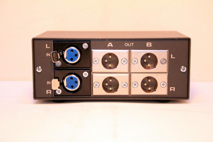 1 way in 2 way out XLR Studio Switch 2x4 1 way in 2 way out XLR Studio Switch 2x4