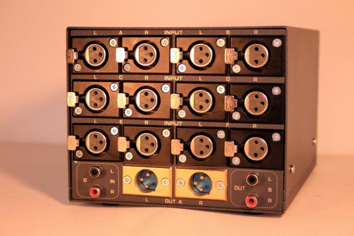 XLR RCA Analog Switch Line Signal Router Control Speaker Select switcher mult box XLR RCA Analog Switch Line Signal Router Control Speaker Select switcher mult box