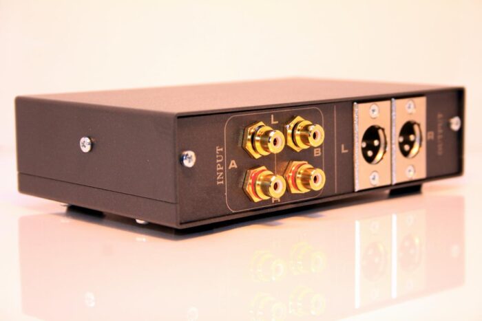RCA XLR Signal volume gain monitor controller RCA XLR Signal volume gain monitor controller